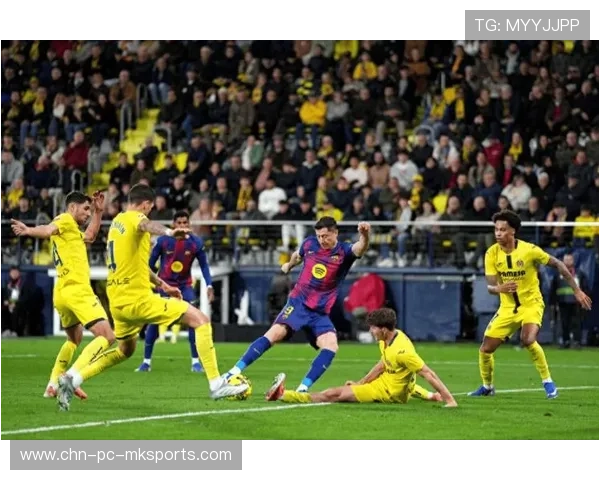 巴萨反越位配合流畅，莱万门前补射建功