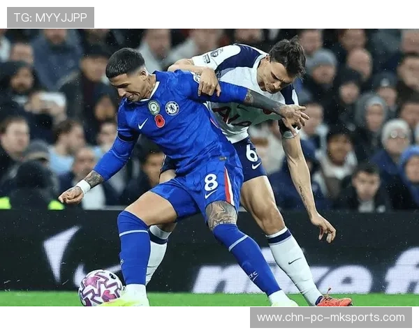 切尔西客场挑战阿森纳寻求翻盘,恩佐·费尔南德斯出任中场核心 切尔西客场挑战阿森纳寻求翻盘,恩佐·费尔南德斯出任中场核心