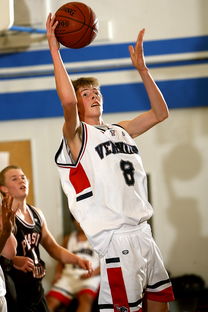 替补球员是否在关键比赛表现更专注稳定，替补球员应从什么位置入场